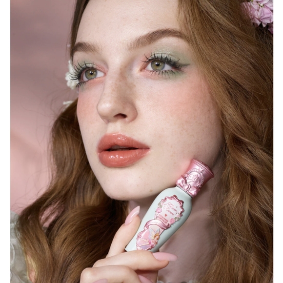 BNIB Flower Knows Lip Laquer - Lullaby - Picture 3 of 3